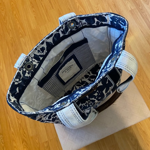 Abercrombie & Fitch blue & white super durable carry-all & shopping bag - Picture 12 of 13